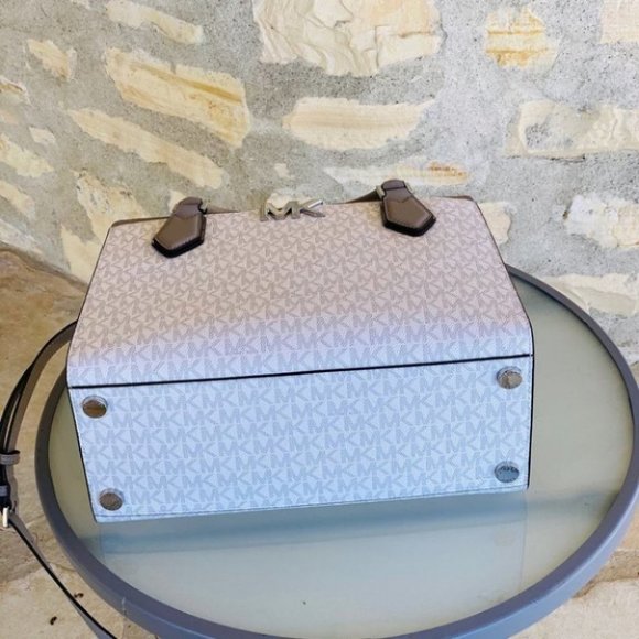 Michael Kors Mott Signature Handbag - Picture 2 of 5